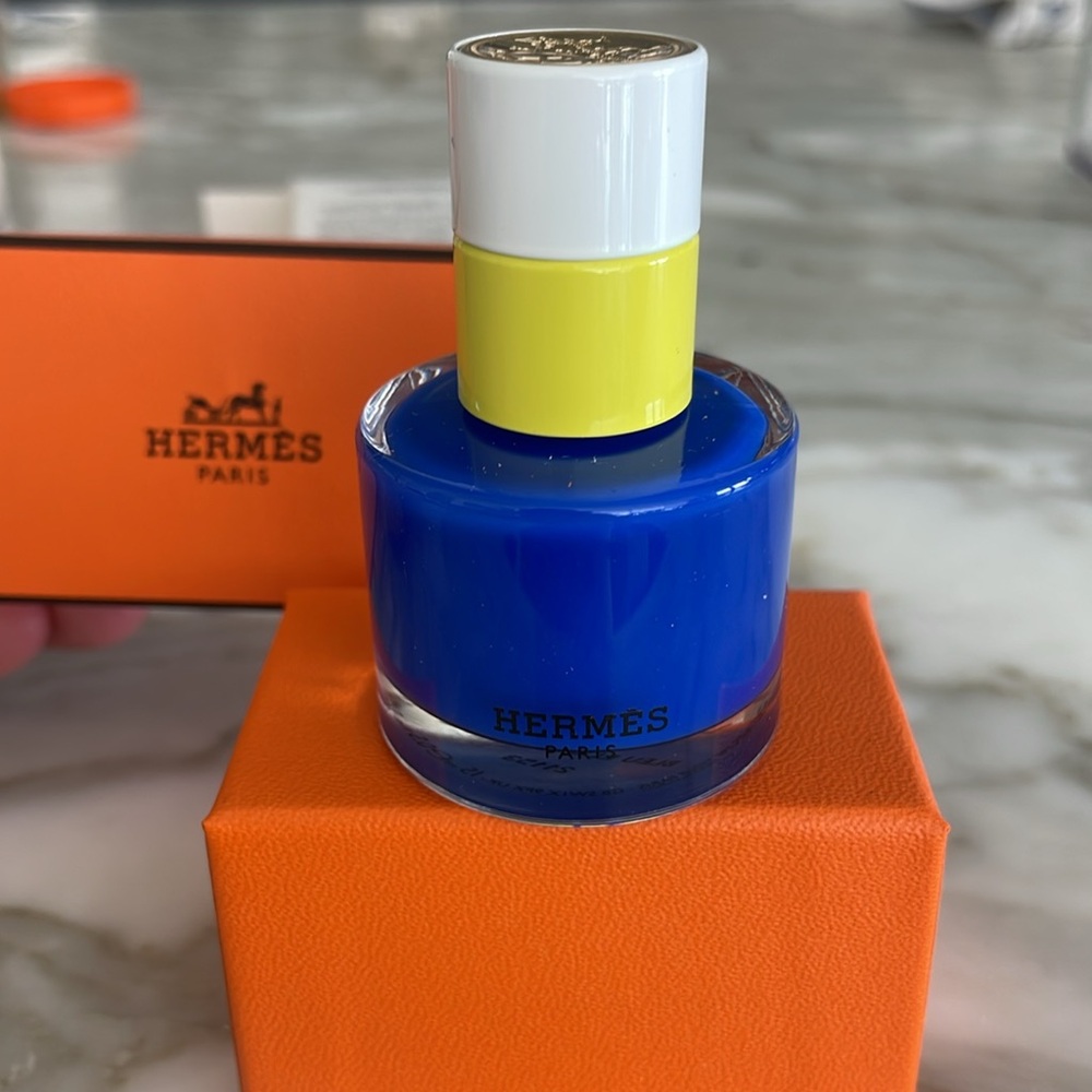Brand New!! Hermès Nail Enamel in 62 Bleu Electric  💙💙
